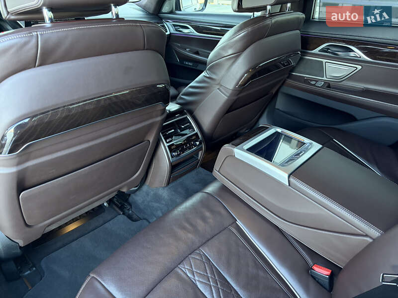 Седан BMW 7 Series 2017 в Ужгороде
