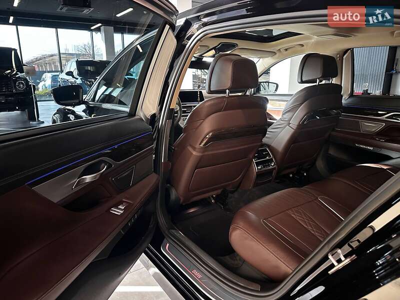 Седан BMW 7 Series 2016 в Львове