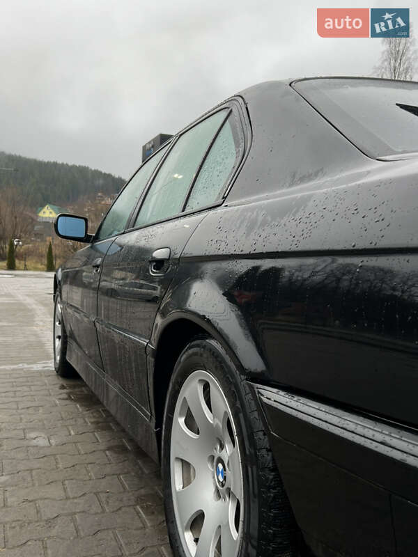 Седан BMW 7 Series 2000 в Яремче