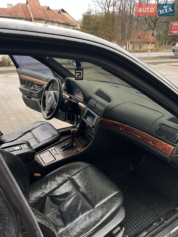 Седан BMW 7 Series 2000 в Яремче