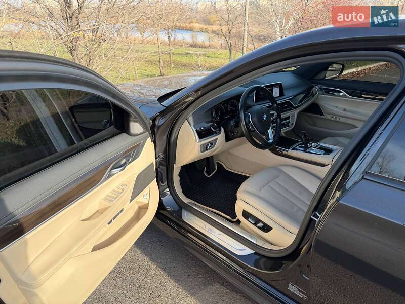 Седан BMW 7 Series 2017 в Кривом Роге