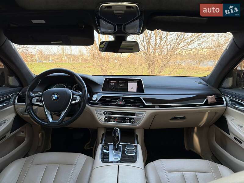Седан BMW 7 Series 2017 в Кривом Роге