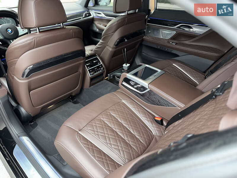 Седан BMW 7 Series 2022 в Киеве