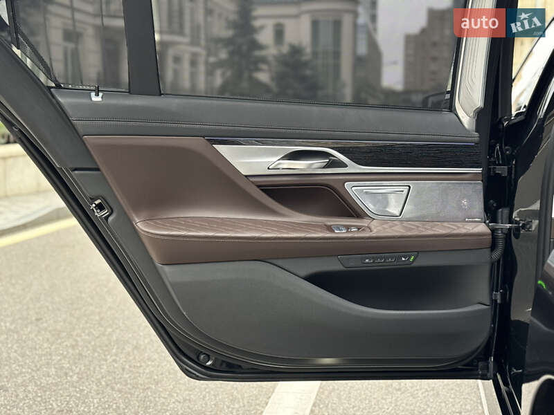 Седан BMW 7 Series 2022 в Киеве