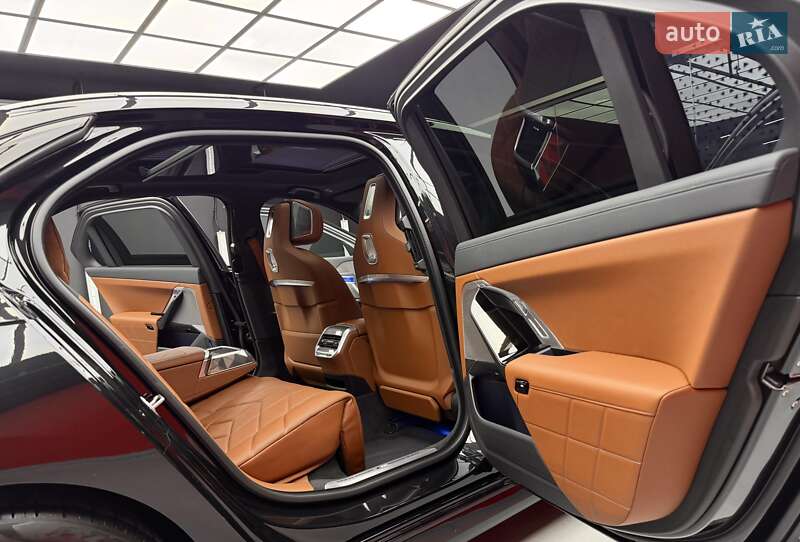 Седан BMW 7 Series 2023 в Киеве