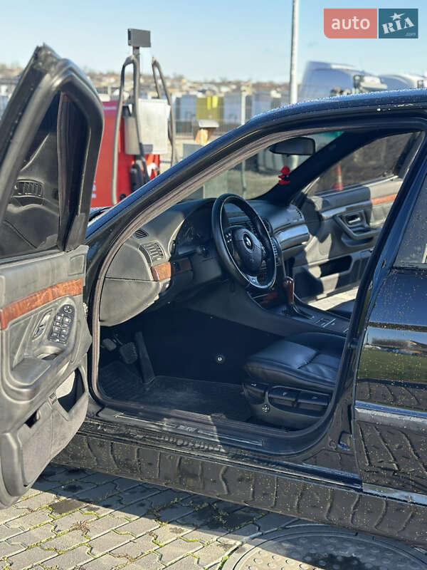 Седан BMW 7 Series 2000 в Черновцах