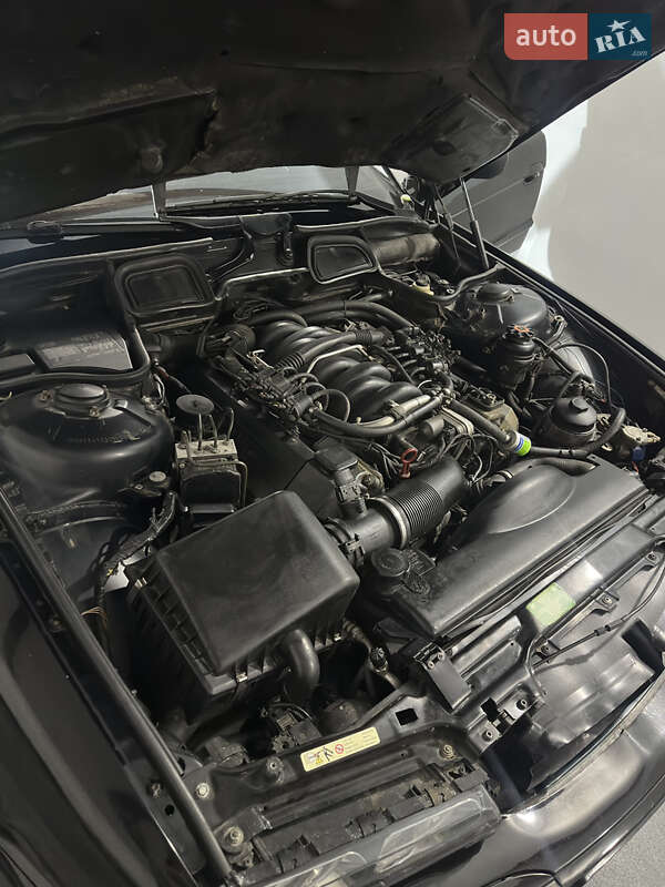 Седан BMW 7 Series 2000 в Черновцах