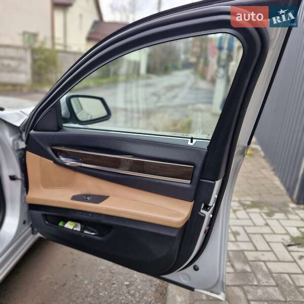 Седан BMW 7 Series 2011 в Виннице