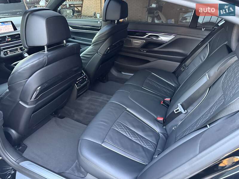 Седан BMW 7 Series 2021 в Виннице