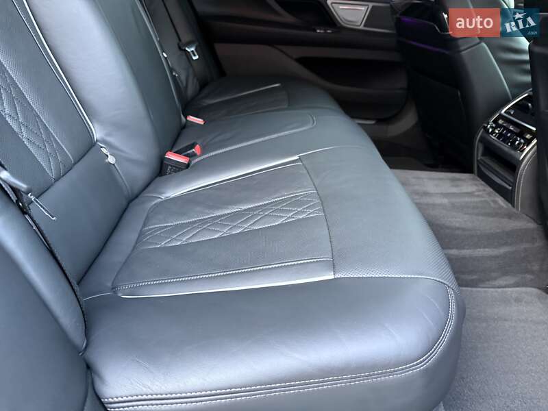 Седан BMW 7 Series 2021 в Виннице