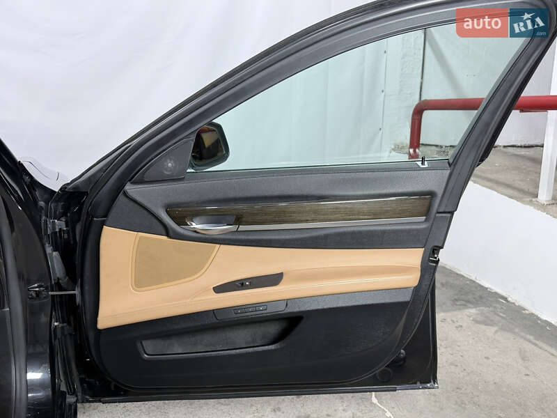 Седан BMW 7 Series 2011 в Одессе