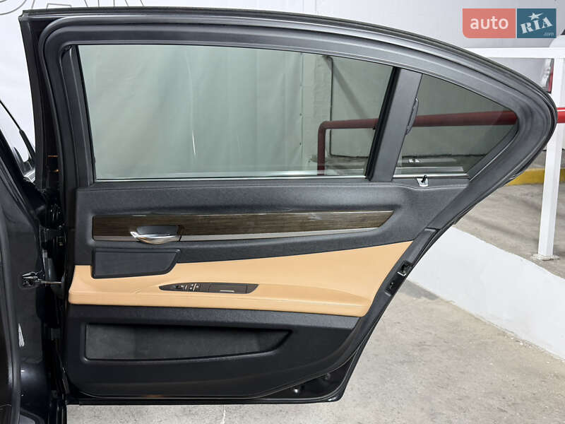 Седан BMW 7 Series 2011 в Одессе
