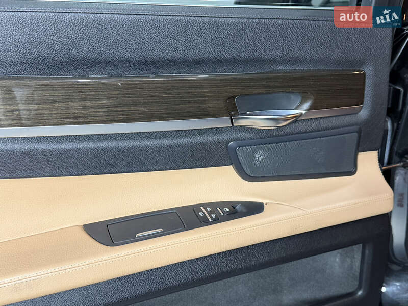 Седан BMW 7 Series 2011 в Одессе