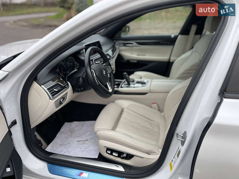 Седан BMW 7 Series 2017 в Луцке