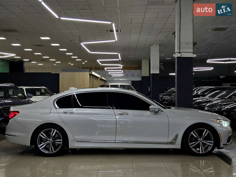 Седан BMW 7 Series 2015 в Николаеве