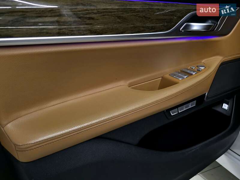 Седан BMW 7 Series 2015 в Николаеве