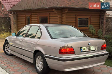 Седан BMW 7 Series 2001 в Вараше