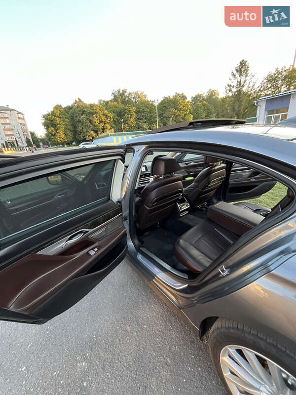 Седан BMW 7 Series 2016 в Підволочиську фото 29 Седан BMW 7 Series 2016 в Підволочиську