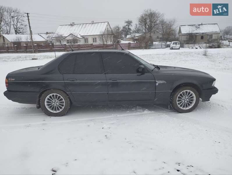 Седан BMW 7 Series 1989 в Кременце
