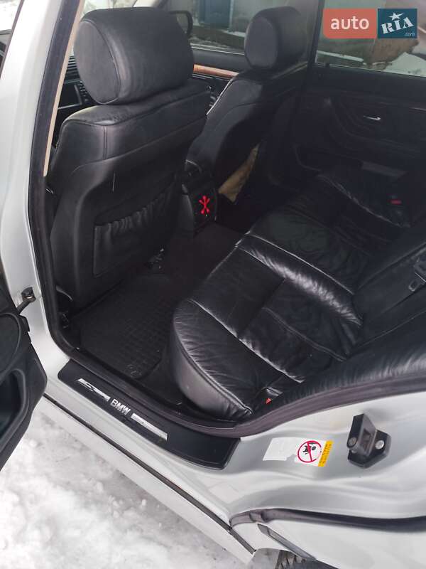 Седан BMW 7 Series 2001 в Городенке