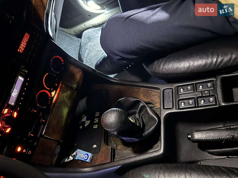 Седан BMW 7 Series 1987 в Львове