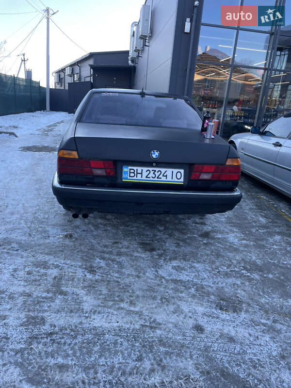 Седан BMW 7 Series 1988 в Щирце