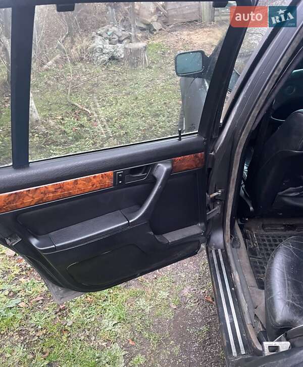 Седан BMW 7 Series 1988 в Щирце