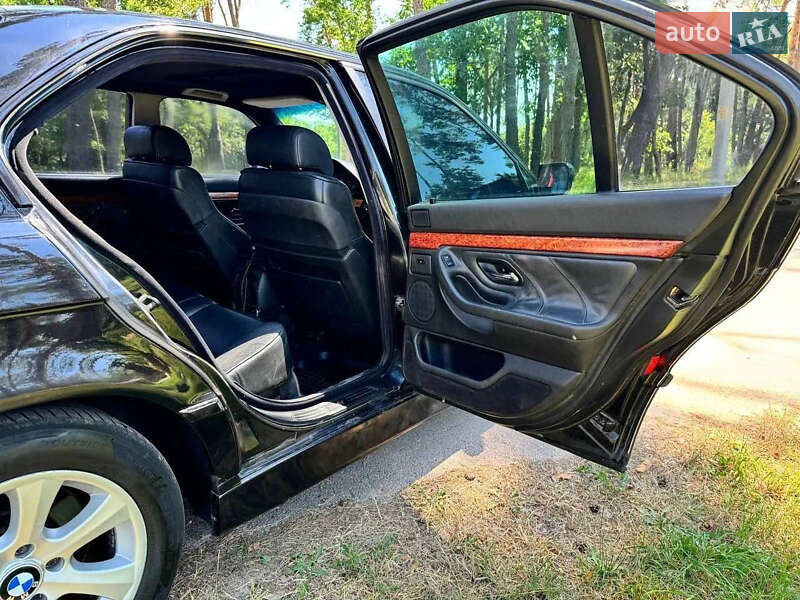 Седан BMW 7 Series 1995 в Виннице