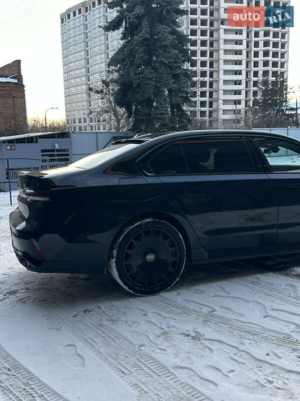 Седан BMW 7 Series 2023 в Киеве