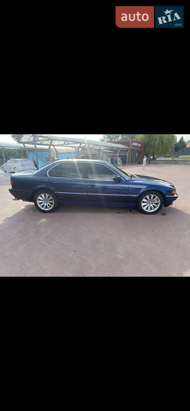 Седан BMW 7 Series 2000 в Ровно