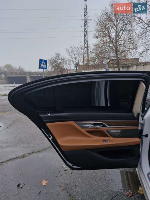 Седан BMW 7 Series 2015 в Миколаєві