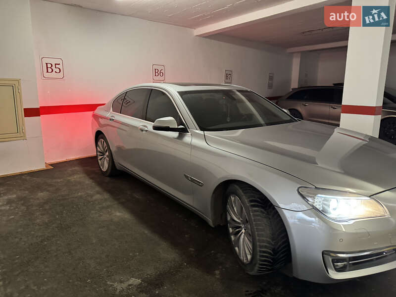 Седан BMW 7 Series 2015 в Измаиле