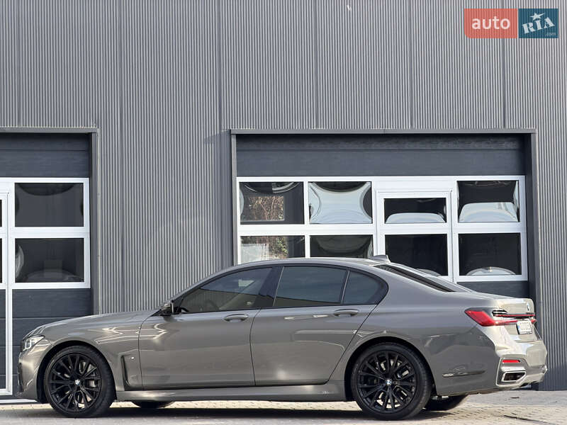 Седан BMW 7 Series 2021 в Мукачево