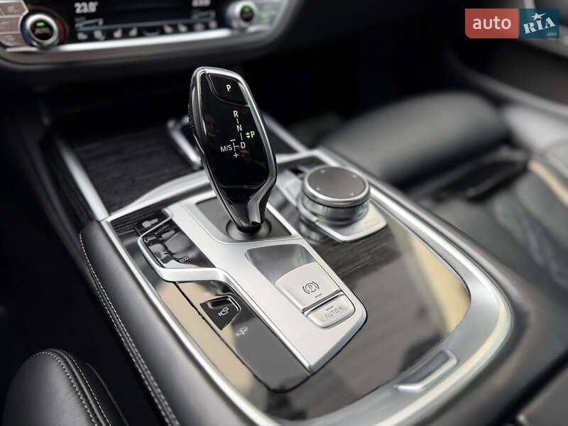 Седан BMW 7 Series 2021 в Мукачево