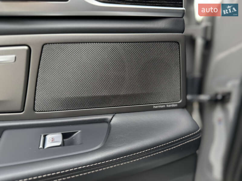 Седан BMW 7 Series 2021 в Мукачево