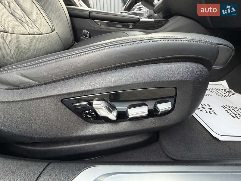 Седан BMW 7 Series 2021 в Мукачево