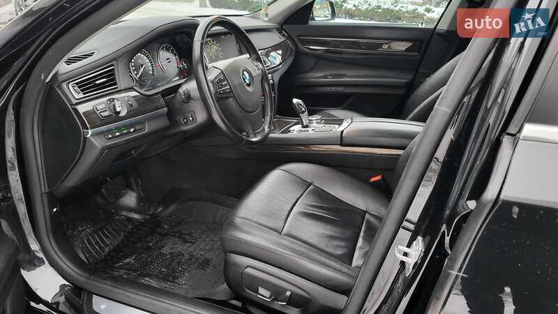 Седан BMW 7 Series 2013 в Виннице