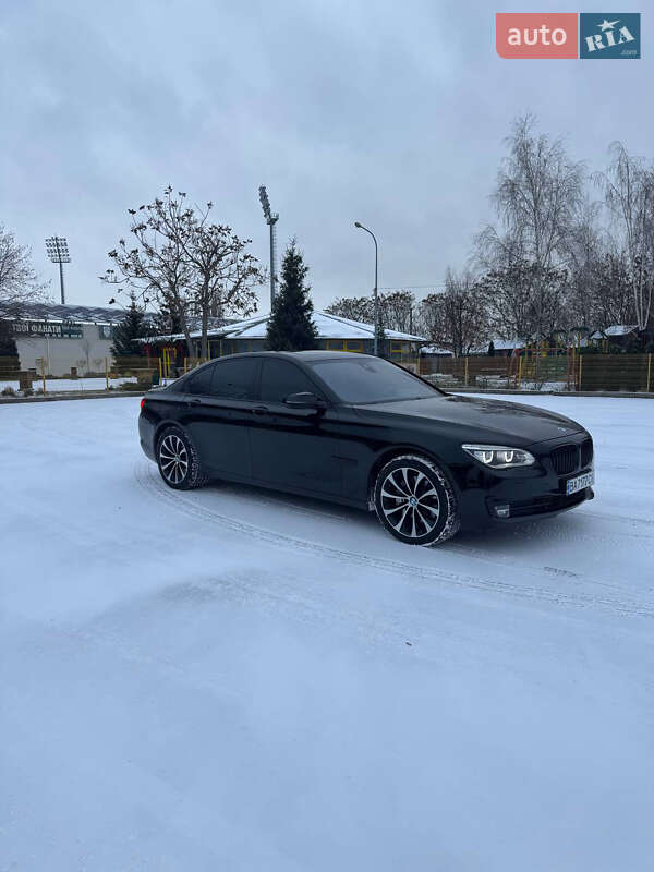 Седан BMW 7 Series 2013 в Александрие