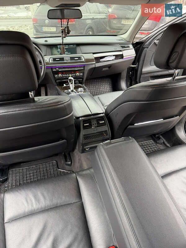 Седан BMW 7 Series 2011 в Черновцах