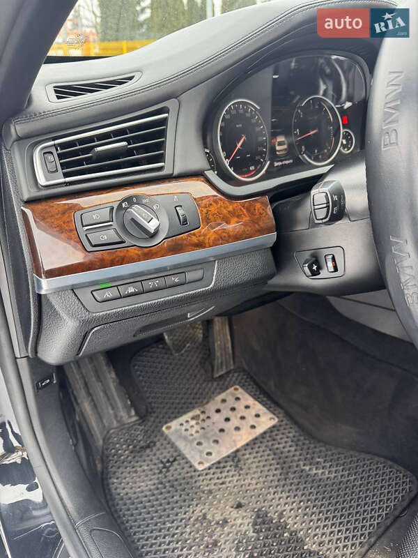 Седан BMW 7 Series 2013 в Александрие