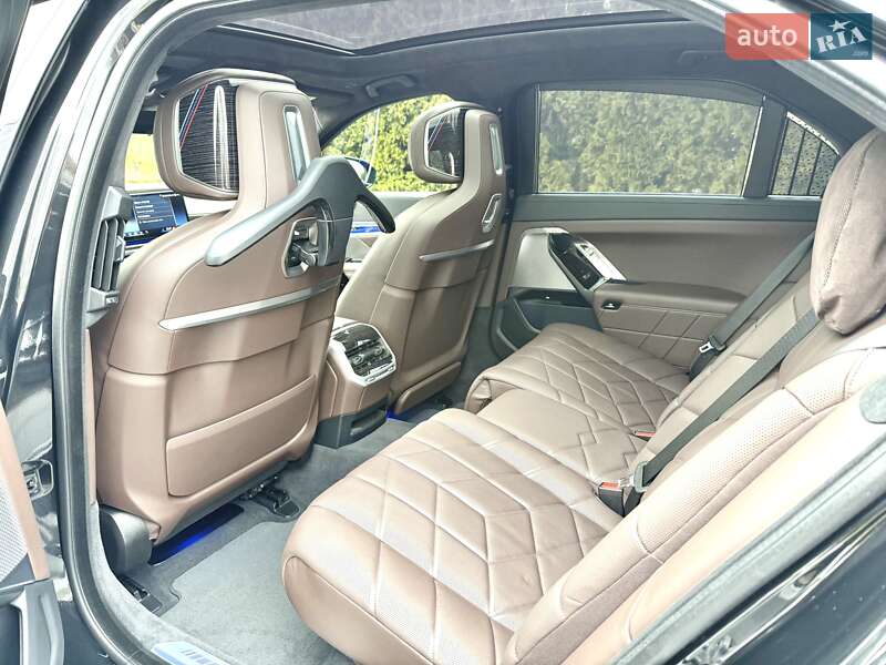 Седан BMW 7 Series 2023 в Киеве фото 31 Седан BMW 7 Series 2023 в Киеве