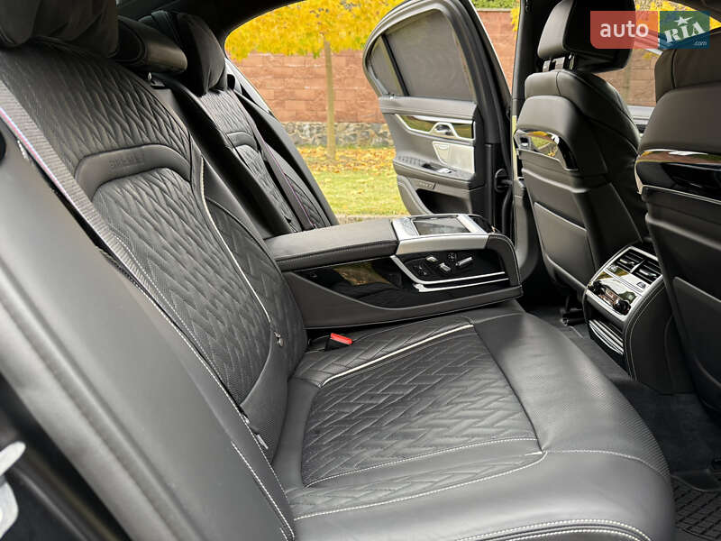 Седан BMW 7 Series 2020 в Ровно