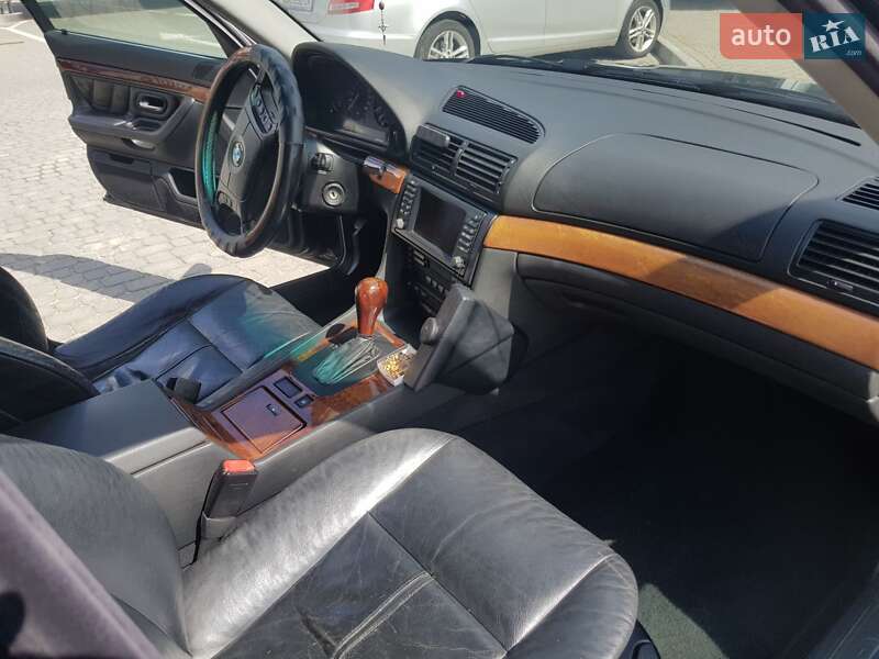 Седан BMW 7 Series 2001 в Львове