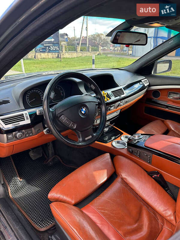Седан BMW 7 Series 2005 в Долине