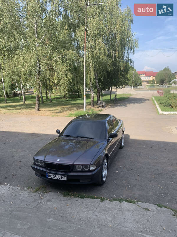 Седан BMW 7 Series 1994 в Виноградове