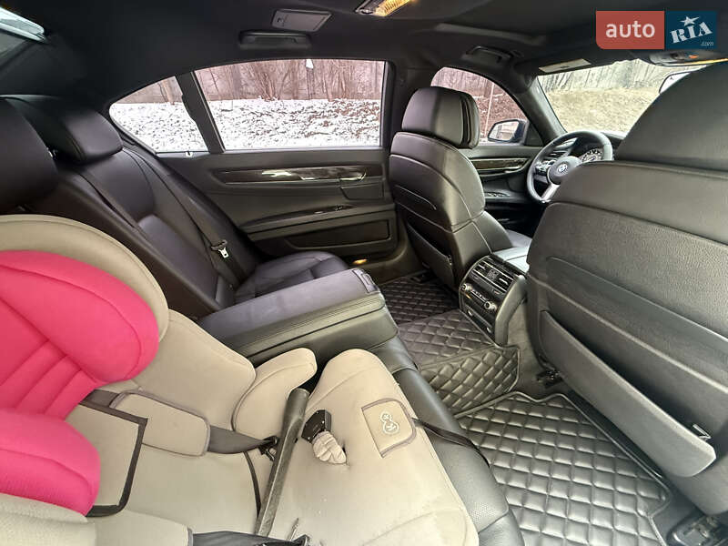 Седан BMW 7 Series 2011 в Львове