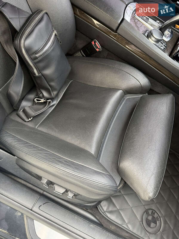Седан BMW 7 Series 2011 в Львове