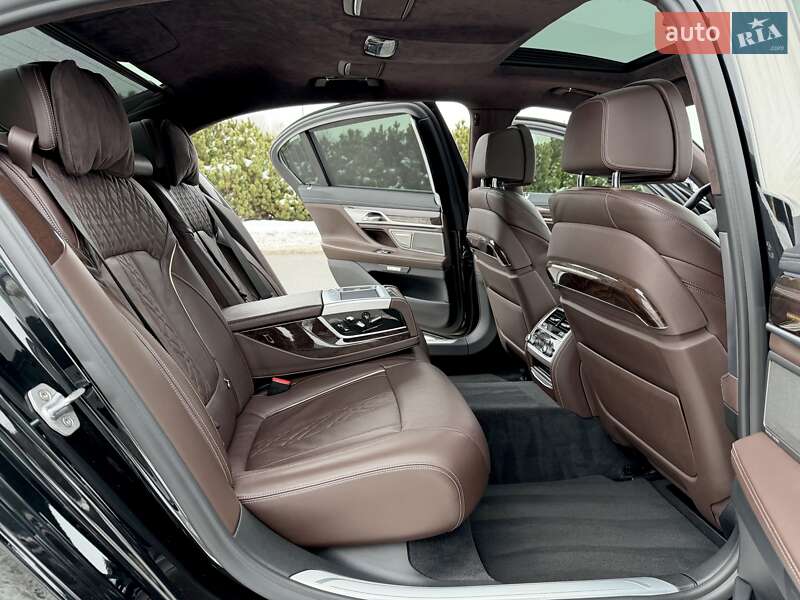 Седан BMW 7 Series 2017 в Киеве