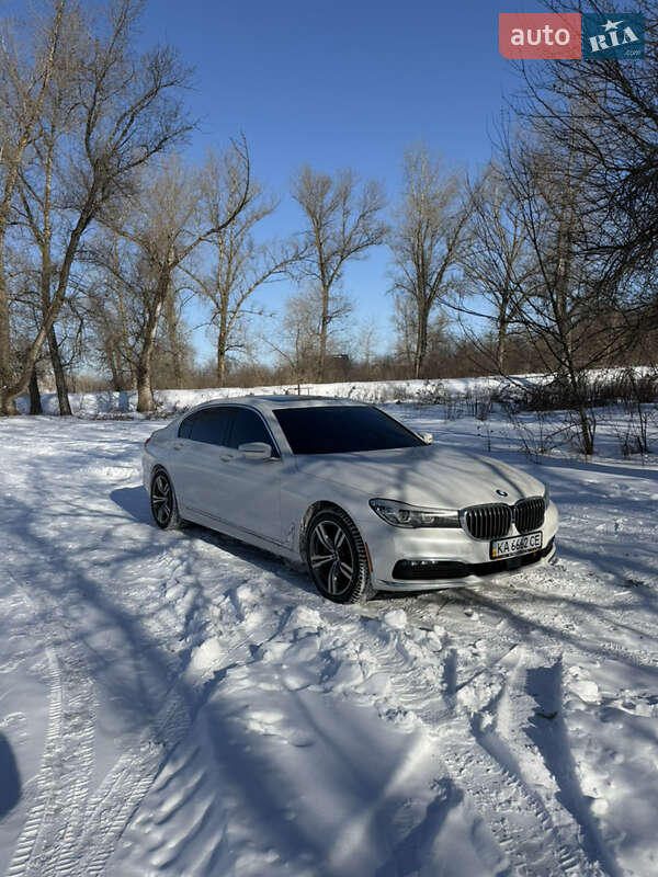 Седан BMW 7 Series 2015 в Киеве