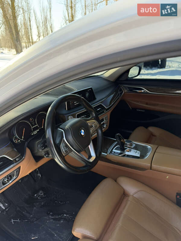 Седан BMW 7 Series 2015 в Киеве